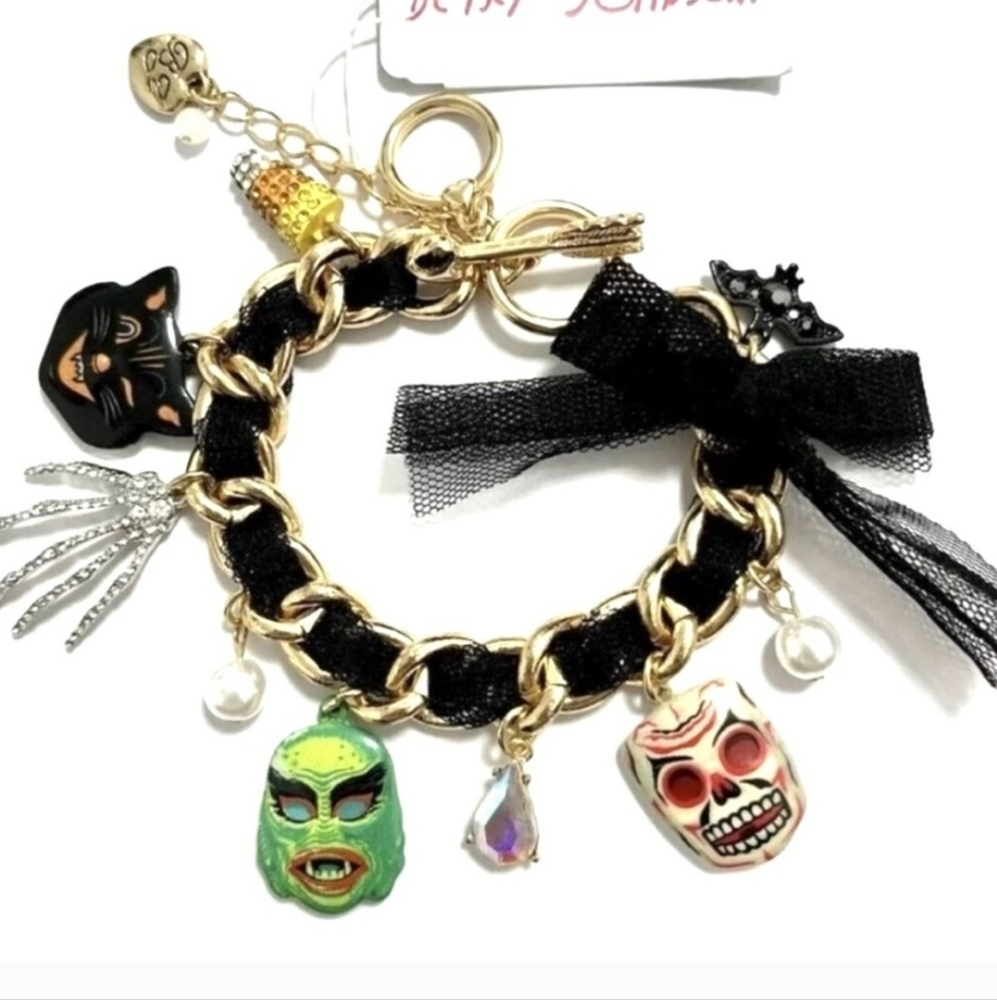 NWT BESTEY JOHNSON UNQUIE HALLOWEEN CHARM BRACELET/GLOWS/ 🐈‍⬛️🧡💀💚🦇